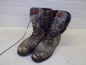 lot 17 image: Size 14 Insulated Hunting Boots, Consignor states used once