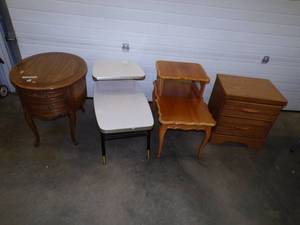 lot 48 image: 4 Vintage End Tables