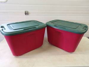 lot 43 image: Pair of Totes