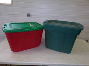 lot 44 image: Pair of Totes