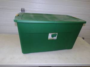 lot 45 image: 45 Gallon Tote with wheels