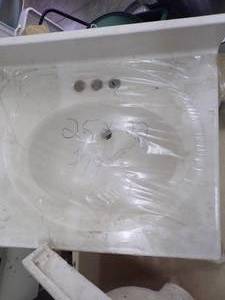 lot 32 image: Unused Bathroom Sink