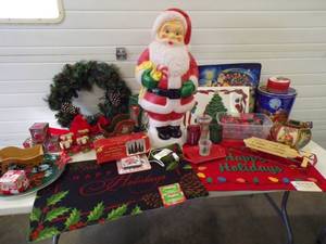lot 41 image: Huge Vintage Christmas Dcor