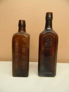 lot 10 image: VINTAGE MUNYONS PAW-PAW BOTTLE - VERY COOL PIECES - VINTAGE DR. J. HOSTETTERS STOMACH BITTERS BOTTLE - GREAT PIECES - SEE PICTURES