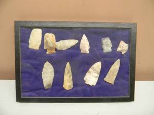 lot 18 image: VINTAGE AMERICAN INDIAN ARROWHEAD COLLECTION - AWESOME SET - SEE PICTURES