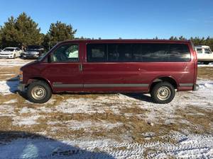 lot 3 image: 2000 Chevy Express Van 3500 LS