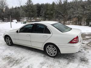 lot 4 image: 2003 Mercedes-Benz C240