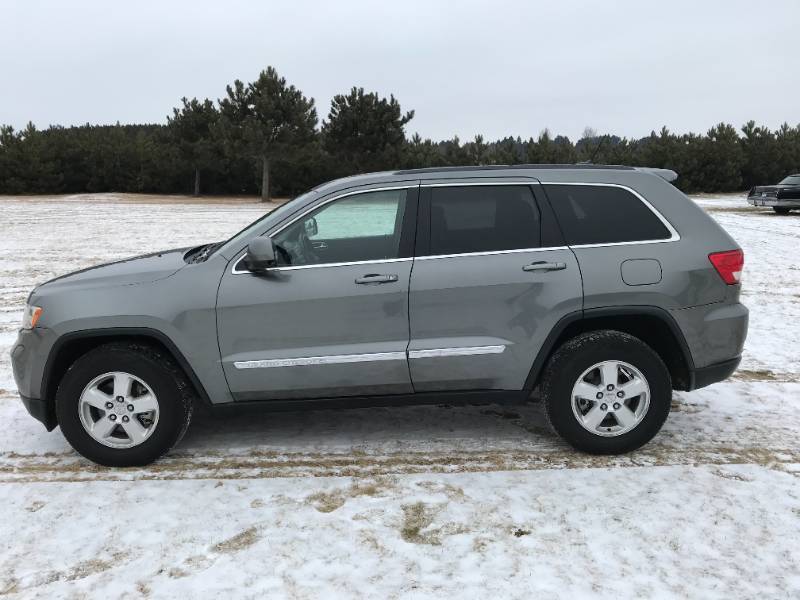 lot 1 image: 2013 Jeep Grand Cherokee Laredo