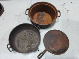lot 8 image: 2-Cast Iron Ditch Oven Pans 1-Old Iron Sides & 1-Insert, 1- SkilletLid