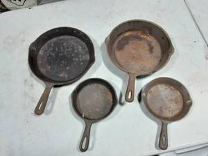 lot 9 image: 4-Assorted Cast Iron Pans