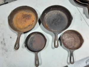 lot 10 image: 4-Assorted Cast Iron Pans
