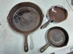lot 11 image: 3-Assorted Cast Iron Pans