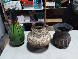lot 19 image: Large Clay Pot Hand Made In Peru