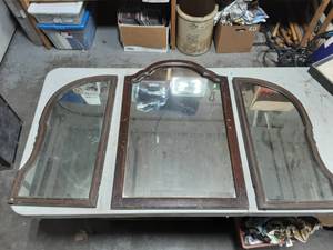 lot 31 image: Vintage 3-Piece Mirror Set-2 Sides 13x26, Center-30.5 x 20.5