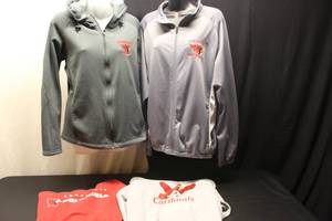 lot 3 image: 4 Annandale swag. 1 small, 1 M, 1 L...