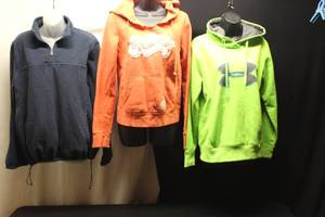 lot 10 image: 3 sweatshirts, size M...