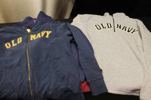 lot 15 image: 3 sweatshirts, size L...