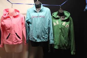 lot 16 image: 2 Aero, 1 xersion, 1 Gear sweatshir...