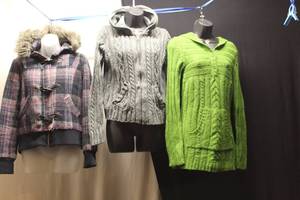 lot 19 image: 2 sweaterjackets size M...