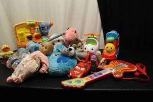 lot 29 image: Play guitar-works, Blues Clues plus...