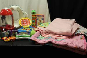 lot 30 image: The Claw-works, toilet seat, blanke...