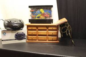 lot 40 image: Jewelry box, shelf, light up aquari...