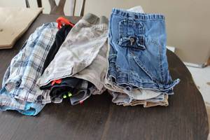 lot 60 image: 17 pair 4T shorts...
