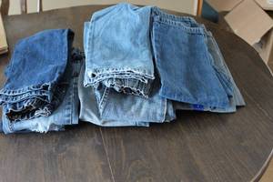 lot 61 image: 10 pair size 4T jeans most with adj...