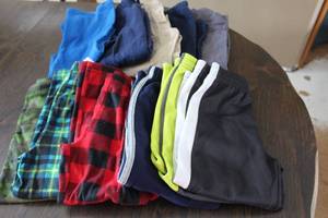 lot 62 image: 11 pair 4T sweatpants...