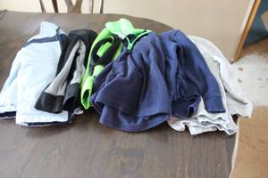 lot 64 image: 6 size 4T sweatshirts...