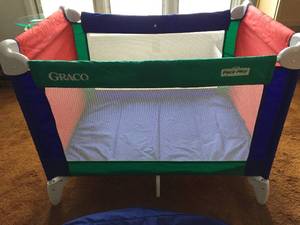 Graco Pack and Play w Case