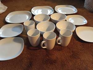 White Quadro Dinnerware