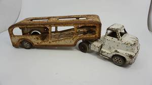 lot 4 image: Vintage Steel Car HaulerTransporter Toy