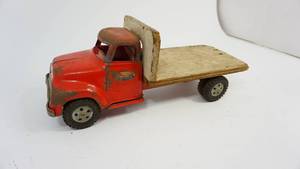 lot 7 image: Vintage Tonka Truck with Wood Flatbed