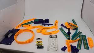 lot 12 image: Collectible Hot Wheels Wildcat Super Starter Set