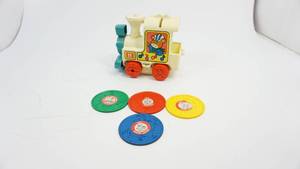 lot 16 image: Vintage 1970s Tomy Tunneyville Choo Choo Musical Train with 4 Records Discs