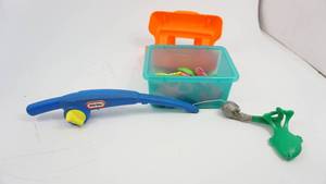 lot 23 image: Vintage Little Tikes Catch & Count Fishing Tackle Box with Fishing Pole and Fish