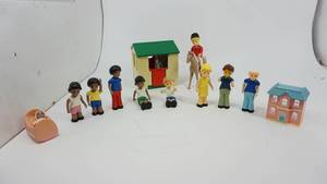 lot 26 image: Vintage Little Tikes Mini Cozy Cottage  Mini Dollhouse  Little Tike Figures