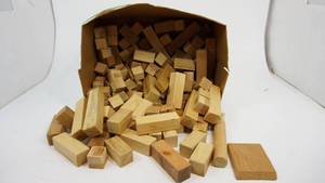 lot 39 image: Large Box of Vintage Building Blocks