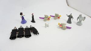 lot 43 image: Vintage Burger King  Disney Toys