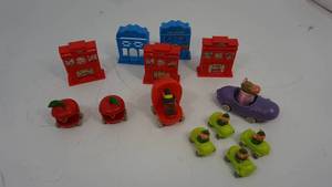 lot 48 image: Vintage Richard Scarry McDonald Toys
