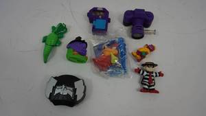 lot 55 image: Vintage Looney Tunes Mil-Looney-Um Clip Ons  Misc Toys