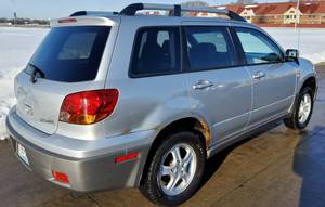 lot 4 image: 2003 Mitsubishi Outlander