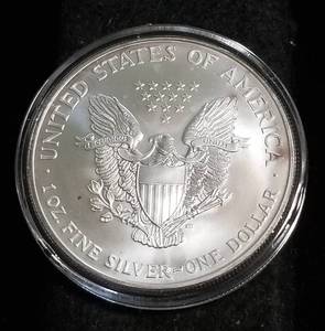 lot 25 image: 1998 AMERICAN SILVER EAGLE 1 TROY OZ. .999 FINE SILVER IN AIRTITE