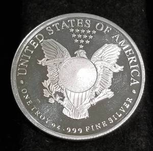 lot 44 image: 1 TROY OZ. .999 FINE SILVER ROUND SILVER EAGLE DESIGN