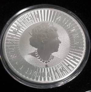 lot 08-A image: 5 SILVER WORLD COIN SET 5 oz .999 FINE SILVER TOTAL IN BOX