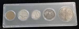 lot 19 image: 1939 US YEAR SET IN PLASTIC 50C 25C 10C 5C 1C