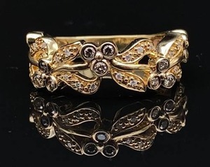 lot 17 image: Chocolate and White Colored Diamonds in 14k Yellow Gold Estate Band $2750 Retail