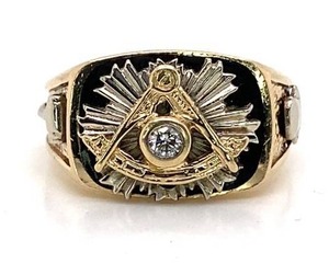 lot 24B image: Vintage Diamond Masonic Mens Ring in 14k Yellow Gold