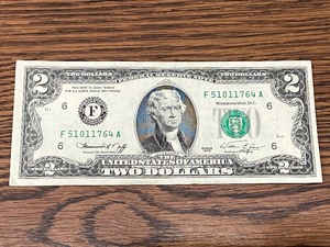 lot 3 image: (2) Two Dollar Bills
